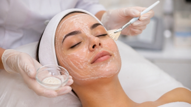 Gesichtsbehandlung in Hanau im Frühling: Frische, Glow & Regeneration für Ihre Haut
